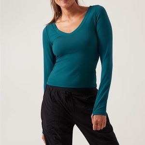NWOT Athleta Shanti Crop Top
